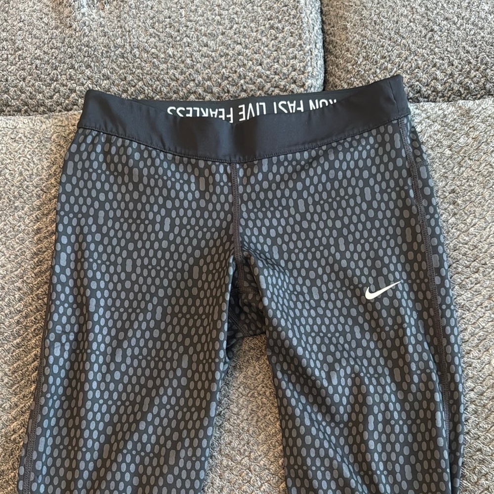 Nike Woman’s Black Patterned Leggings